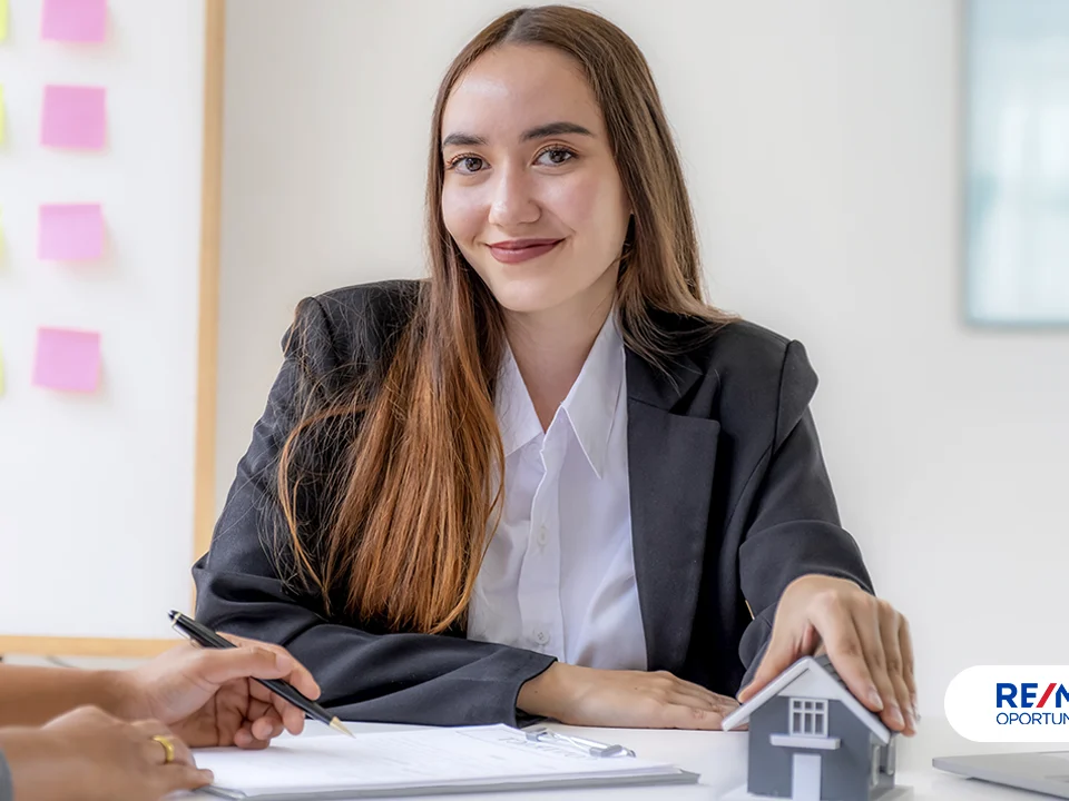 Agente Inmobiliario, 5 Pasos para Iniciar tu Carrera