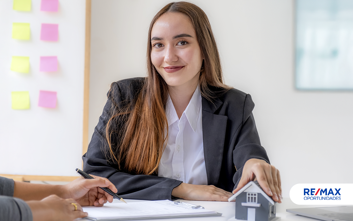 Agente Inmobiliario, 5 Pasos para Iniciar tu Carrera